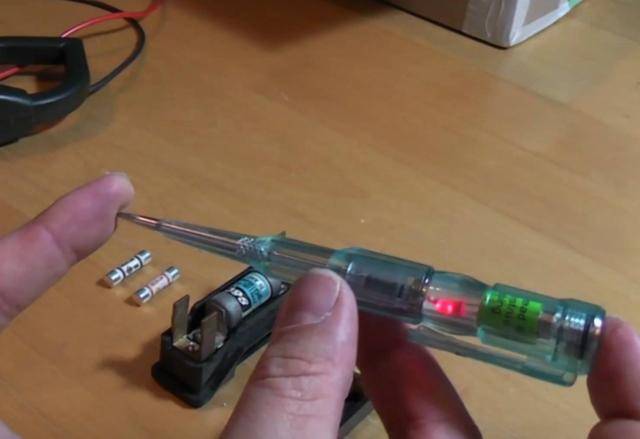 电工师傅告诉你用验电笔怎样判断家里电器是否漏电!