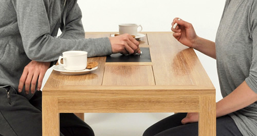 可以供客人互动的黑板咖啡桌设计